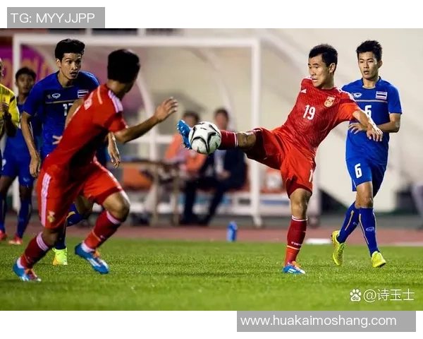 在战火中崛起的足球明星们的传奇人生与不屈精神